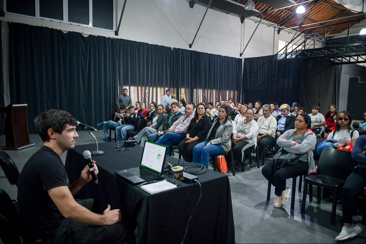Paraná acompaña a organizaciones sociales con capacitaciones en manipulación de alimentos
